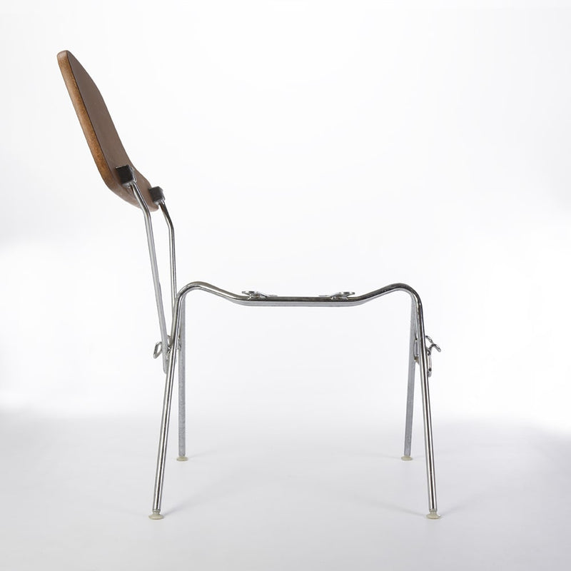 Front view of Eames DSS-T table top stacking base