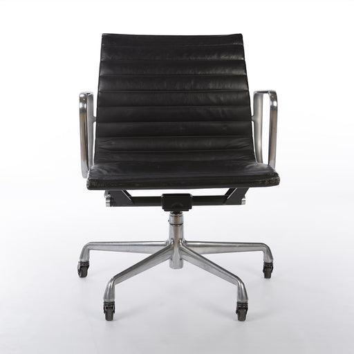 Front view black Eames EA335 Office Chair