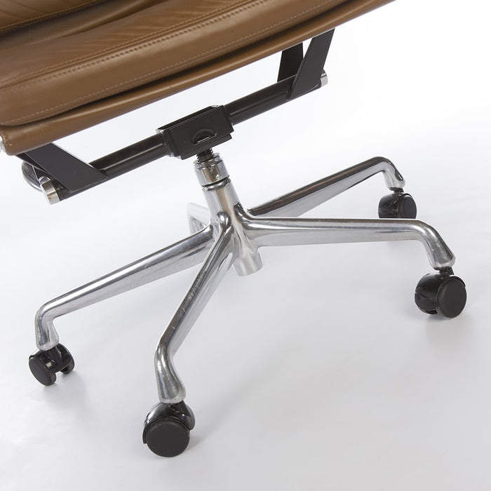 View of castors on Black Eames EA335 Office Chair