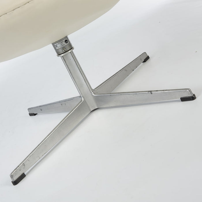 Angled view of base on Jacobsen Swan Chair