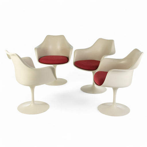 Front view of set of 4 white Saarinen Tulip Arm Chairs in a circle